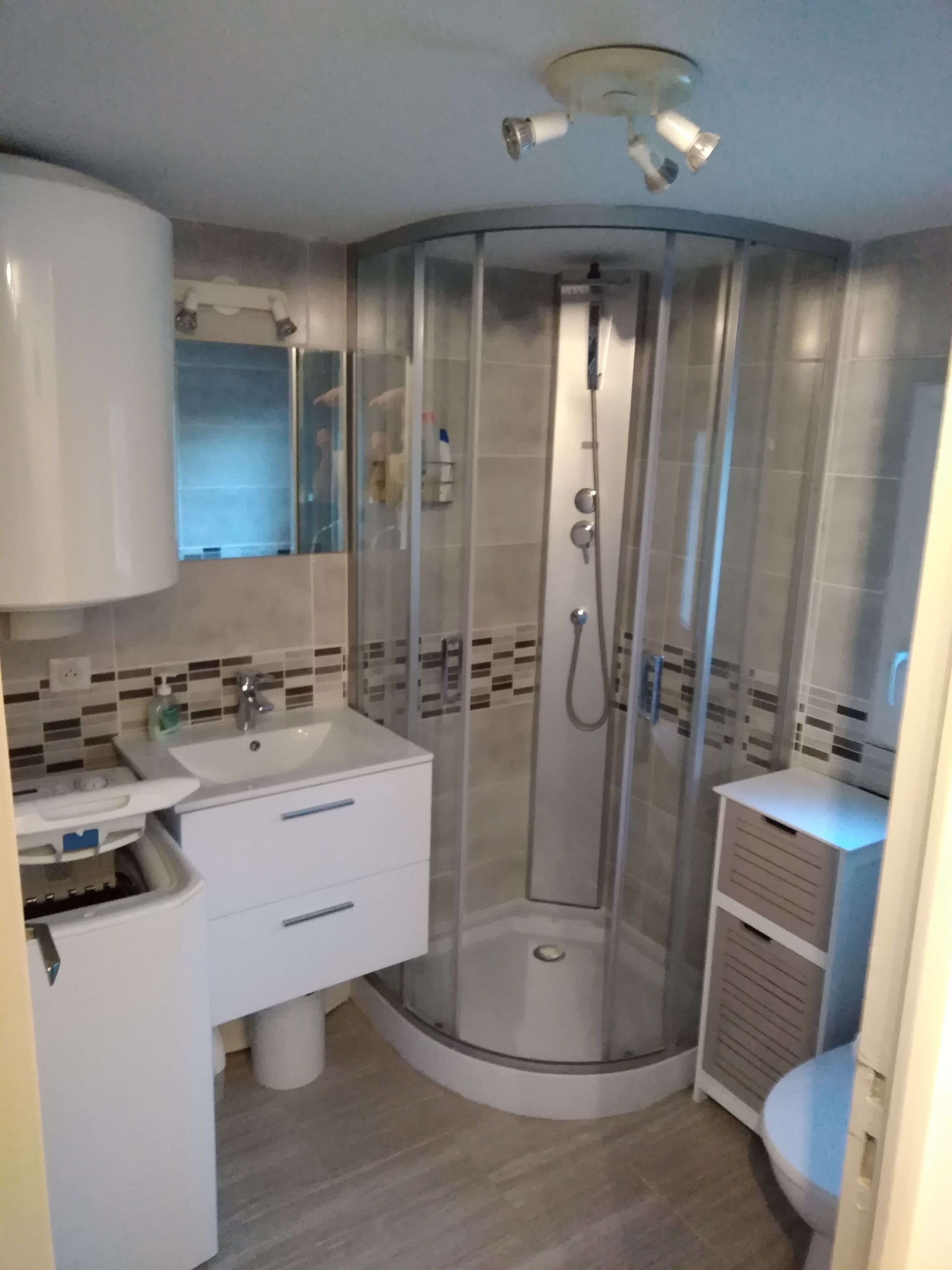 Studio spa jacuzzi privatif accès piscine villa à lorgues-83