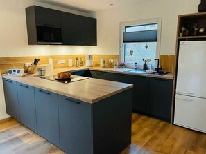 Réfrigérateur, micro-ondes, four, lave-vaisselle