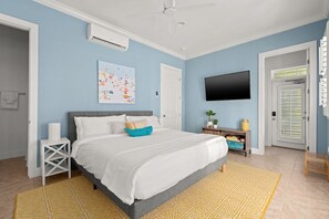 4 chambres, bureau, fer et planche à repasser, lit parapluie