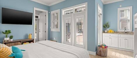 4 bedrooms, desk, iron/ironing board, travel cot