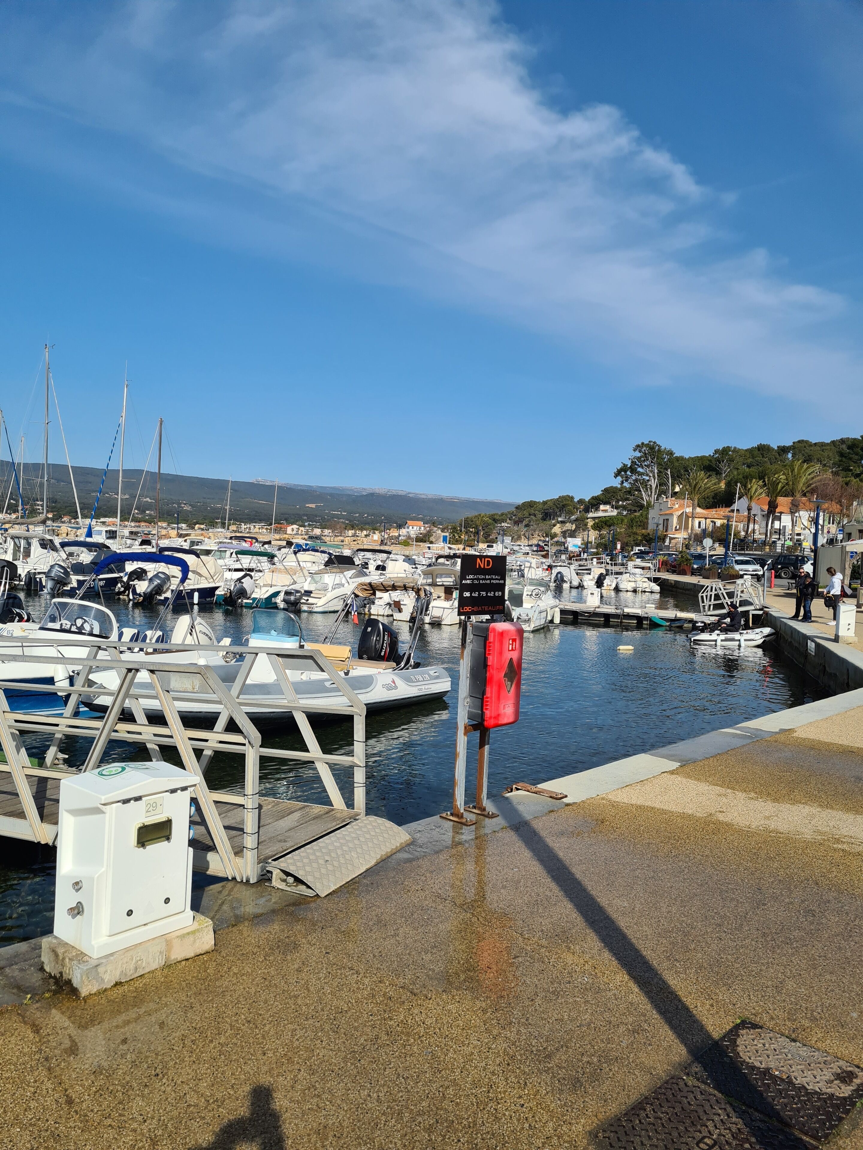 To spend a good holiday 5 minutes from the sea, swimming pool, terrace, hiking.