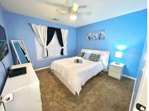 4 bedrooms, desk, iron/ironing board, WiFi