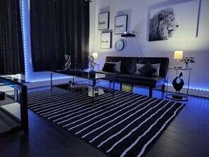 Interior - THE LIGHT HOUSE-Downtown Dallas! 1 bedroom w/ LED. (Dallas)