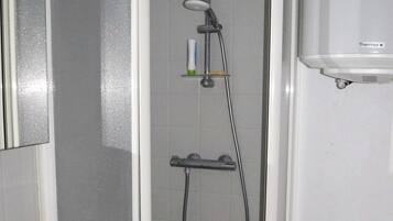 Ducha, secador de pelo, toallas