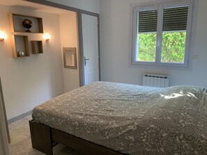 4 habitaciones, tabla de planchar con plancha y wifi gratis