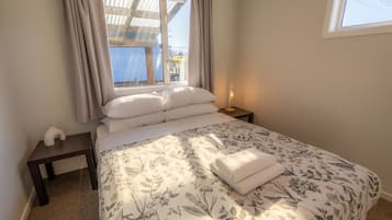 3 Schlafzimmer, Schreibtisch, Bügeleisen/Bügelbrett, Reisekinderbett