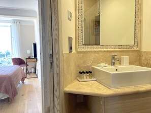 3 bedrooms, iron/ironing board, travel crib, free WiFi