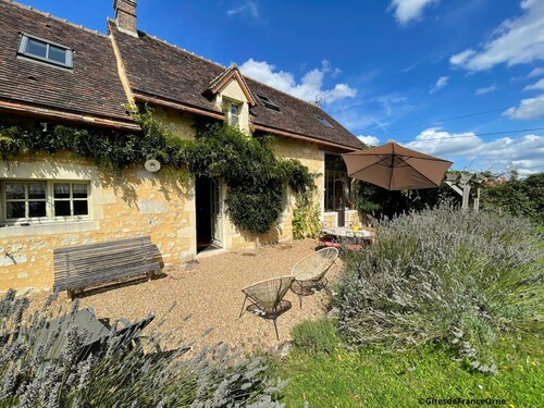 Maison percheronne avec jardin et jeux, proche de Bellême, idéale pour familles