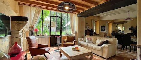 TV, fireplace, foosball, table tennis