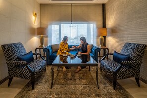 Coin salon dans le hall