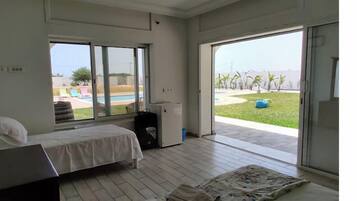 4 bedrooms, WiFi, bed sheets, wheelchair access