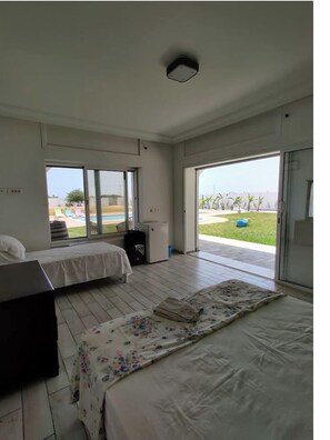 4 bedrooms, WiFi, bed sheets, wheelchair access