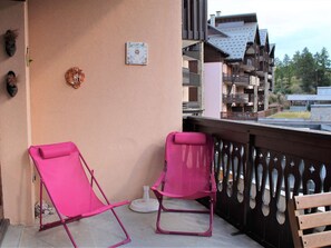 Property grounds - Cozy 2-Bed Apartment with Balcony, 100m from Slopes and Shops in Vars Les Claux (Vars)