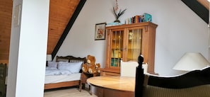 4 bedrooms, iron/ironing board, free WiFi, bed sheets
