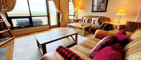 Televisión, chimenea, oficina