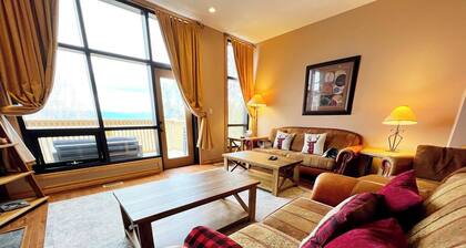 SullivanStone #32 - Golf - Ski - Hike - Chill - Private Hot Tub - Sleeps 8.