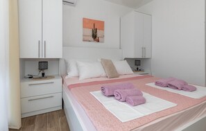 3 bedrooms, free WiFi, bed sheets
