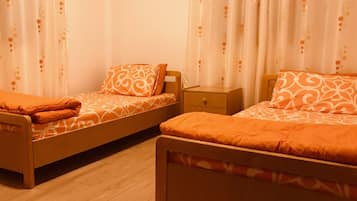 2 bedrooms, in-room safe, internet, bed sheets