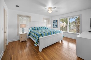 5 bedrooms, free WiFi, bed sheets