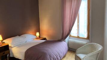 2 bedrooms, iron/ironing board, travel crib, free WiFi