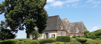 House with shaded terrace in the heart of the city center