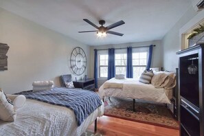 4 bedrooms, iron/ironing board, free WiFi, bed sheets