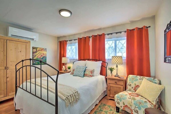 4 bedrooms, iron/ironing board, free WiFi, bed sheets