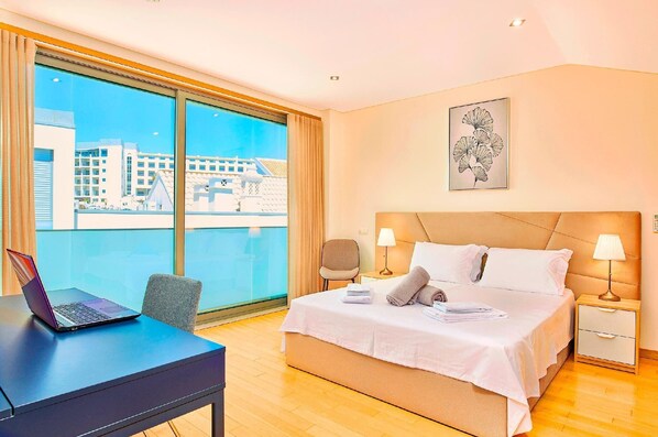 3 bedrooms, iron/ironing board, free WiFi