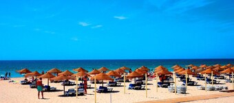 TAVIRA SUITES LIMOEIRO, Town Centre