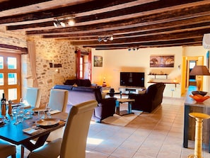 Smart TV, fireplace, DVD player, ping pong - 4* Holiday Home with aircon and Private Heated 10x4 Pool - 5 Mins from Monpazier (Capdrot)