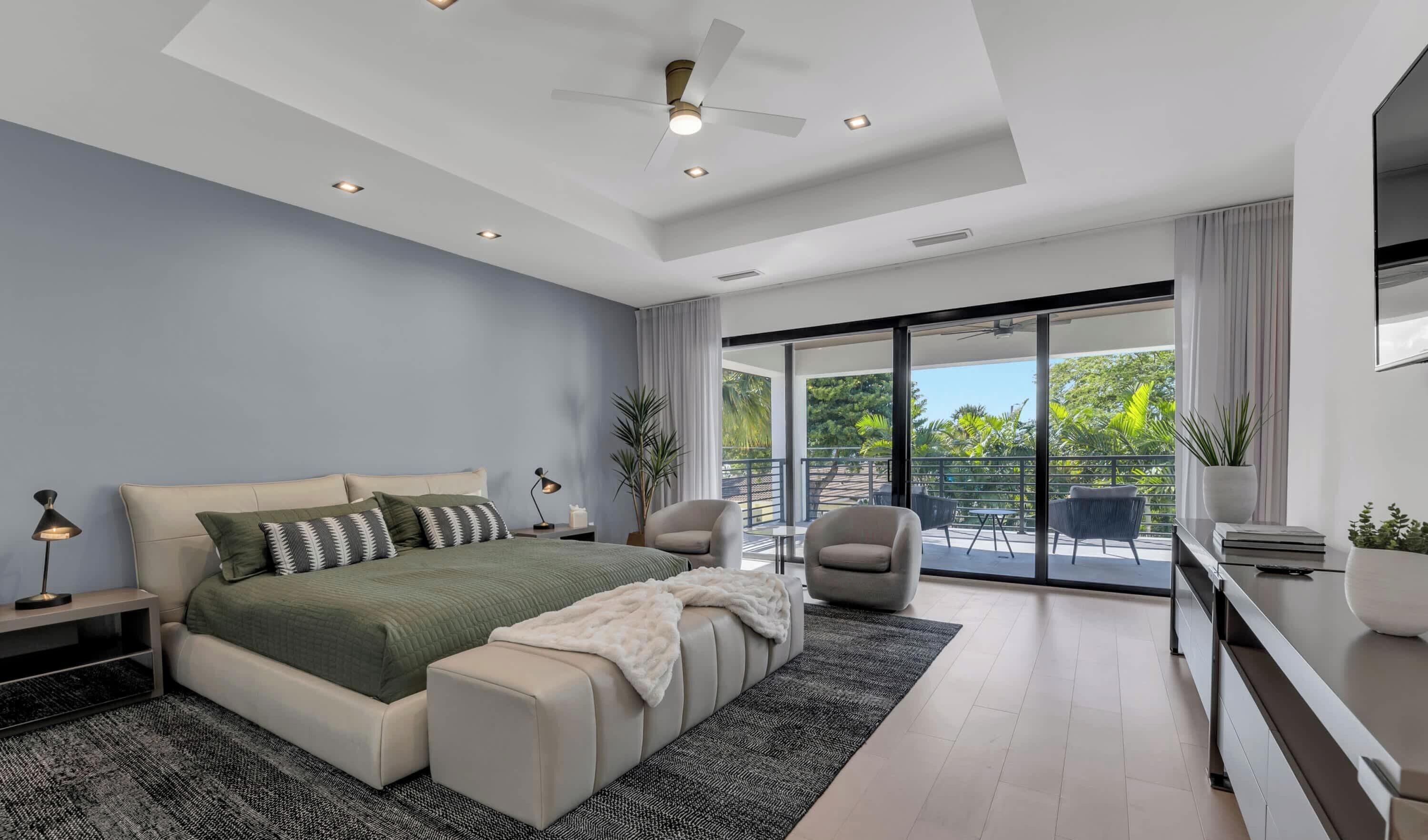 5 bedrooms, desk, iron/ironing board, travel cot