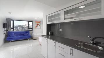 SÀngtillbehör av högsta kvalitet och vÀrdeförvaringsskÄp pÄ rummet