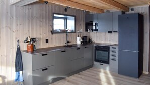 Kaffetrakter/tekoker, kjøleskap, mikrobølgeovn og ovn