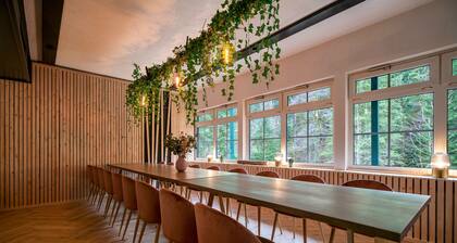 Somewhere ELZ large vacation resort just for your group!