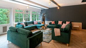 Älytelevisio, takka, tietokoneen näyttö