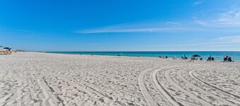 Studio Fall Special* Book 3 Nights And Get 4th Free* On Beach*New Pool Deck*Tram