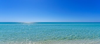 Directly On Beach*Steps To Tiki Hut*New Pool Deck*With Tram* View Beach From Bed