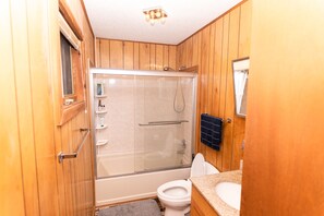 Combined shower/bathtub, towels, soap, toilet paper - Good Vibes Chalet With Private Hot Tub & Sauna in Saw Creek Private Community (Bushkill)