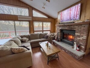 Smart TV, fireplace