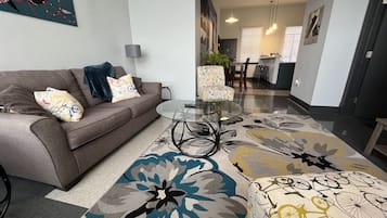 City Apartment | Living area