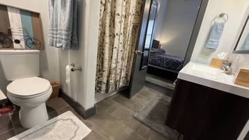 City Apartment | Bathroom