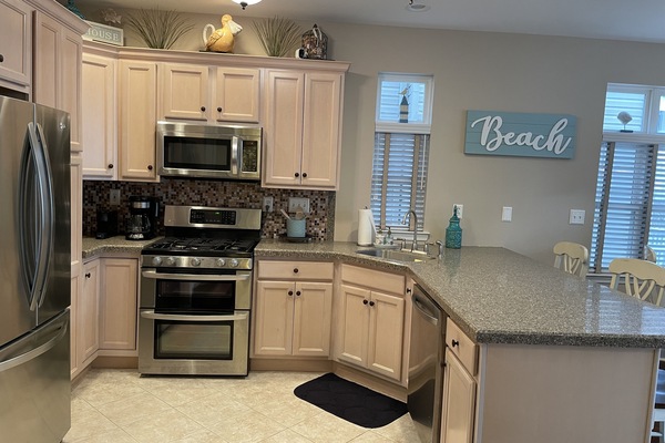 Køleskab, mikrobølgeovn, ovn, kogeplade