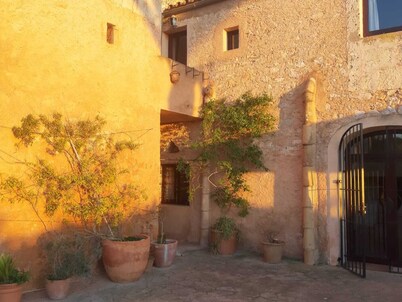 Historic finca in the vineyard near Felanitx 8-10 pers. Pool sauna heating