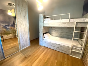 2 chambres, fer et planche à repasser, Wi-Fi, draps fournis