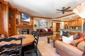 Condo, 2 Bedrooms | Interior