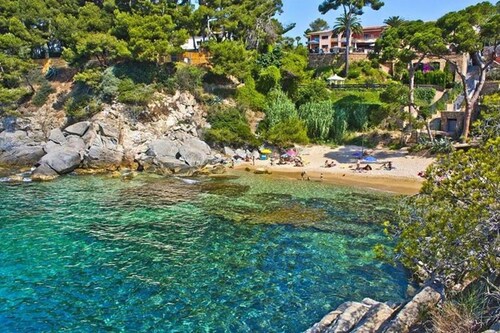 Beautiful Apartment, Swimming Pool and Beach 2