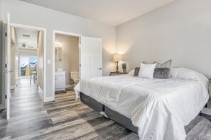 3 Schlafzimmer, Schreibtisch, Bügeleisen/Bügelbrett, WLAN