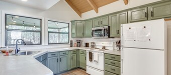 Cozy Private 3 bed 3 bath Cabin!! Minutes from DT Helen!!