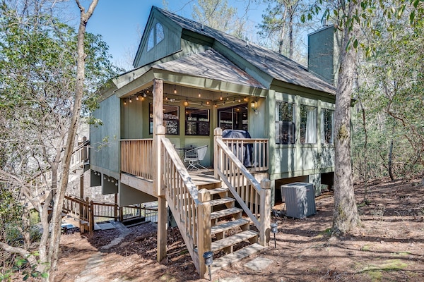 Private deck in the back of the cabin.
