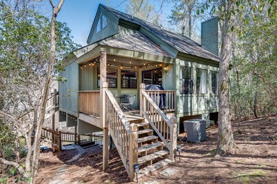 Relaxing 3BR Cabin Retreat in Helen, GA – Perfect for Families & Couples